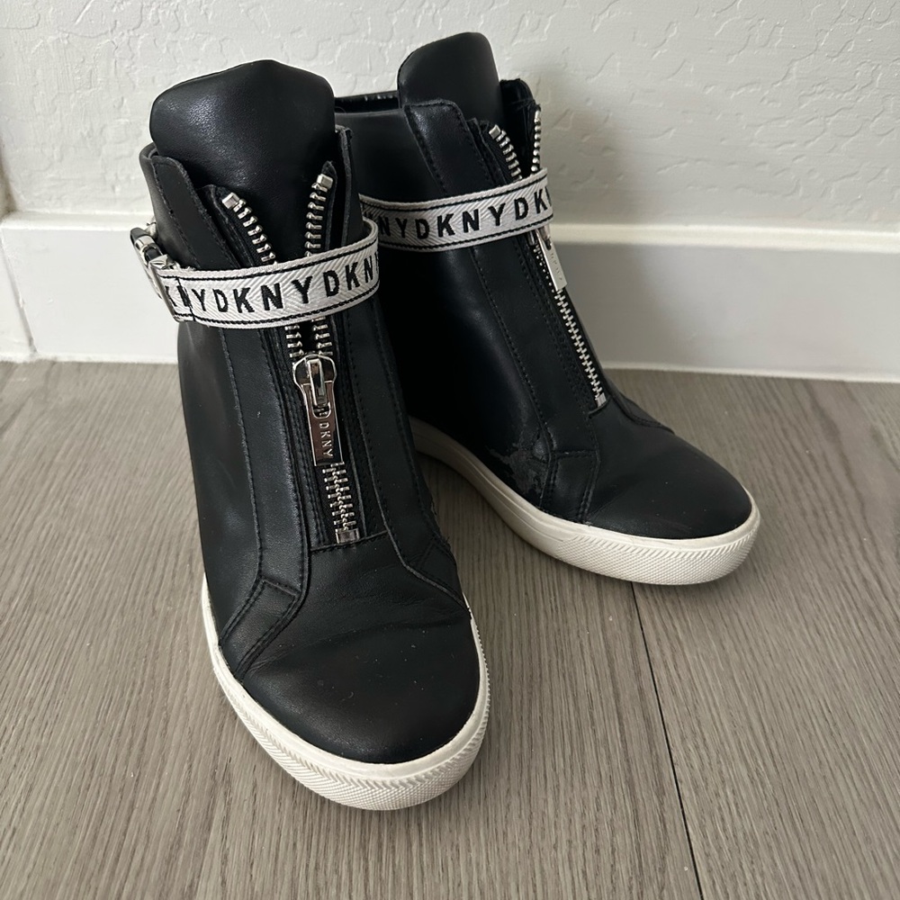 DKNY Women's Black High-Top Sneakers